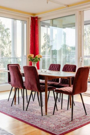 Corner apartment in Thorshovdalen with 3 bedrooms, 2 bathrooms, 2 parkings and 3 balconies